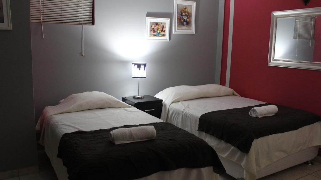 Taytaypa Rooms & Apartments Lima Airport ภายนอก รูปภาพ