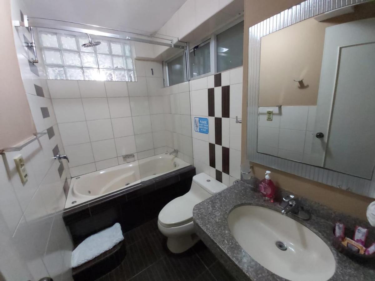 Taytaypa Rooms & Apartments Lima Airport ภายนอก รูปภาพ
